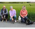Bild: jr
Die Betreiber der Hundepension Rosenbühl, Bernhard und Heike Hubrich sowie Tochter Steffi (rechts), mit ihren vierbeinigen Lieblingen.