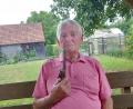 Bild: hka
Die Pfeife gehört zu ihm. Richard Fuchs im Garten seines Hauses in Betzenberg. Dort hat er auch sein eigenes Bauernmuseum.