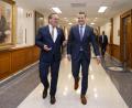 Bild: Petty Officer 1st Class Alexander Kubitza/US Navy
Bundesverteidigungsminister Boris Pistorius (links) beim Gespräch mit US-Amtskollege Pete Hegseth im Pentagon. Bei dem Besuch vor gut zehn Tagen hatte Pistorius auch ein Geschenk aus Grafenwöhr dabei.