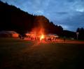 Symbolbild: ath
In so manchem Ferienlager lodern bald wieder die Lagerfeuer. Um einem Fehlalarm vorzubeugen, rät die Feuerwehr, je nach Anlass und Größe des Feuers die betreffende Gemeinde zu informieren.