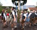 Bild: no
Beim Baumaustanzen ließen sich die 19 Kirwapaare in Ritzenfeld einige besondere Tanzdarbietungen einfallen, die es nicht auf jeder Kirwa im Amberg-Sulzbacher Land zu sehen gibt.