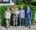 Bild:  Markus Kindsgrab, Stadt Windischeschenbach
Batteriefeldwebel Oberstabsfeldwebel Mario, Batteriechef Major Christian, Einrichtungsleiter Peter Wasel und CSU-Stadtratsmitglied Heinz Uhl (von links) bei der Übergabe der Spende.