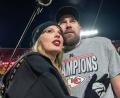 Bild: Emily Curiel/Ecuriel@kcstar.Com/TNS via ZUMA Press Wire/dpa
Footballstar Travis Kelce (35) und seine Freundin Taylor Swift (35) gibt es auf Instagram nun auch ein paar Mal privat. (Archivbild)