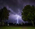 Symbolbild: Rene Ruprecht/dpa
Der Deutsche Wetterdienst warnt vor einem schweren Gewitter unter anderem im Kreis Tirschenreuth.
