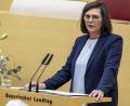 Archivbild: Peter Kneffel/dpa
Ilse Aigner, Präsidentin des Bayerischen Landtags, greift bei der letzten Sitzung des Landtags vor der Sommerpause durch. Sie entzieht AfD-Fraktionschefin Katrin Ebner-Steiner das Wort. Es könnte sein, dass eine versöhnliche Tradition mit diesem Eklat zu Ende gegangen ist.