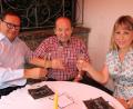 Bild: kro
Manfred Plattner (Mitte) feierte am Freitag seinen 90. Geburtstag. Dazu gratulierten ihm auch sein Sohn Holger und Schwiegertochter Anna.