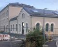 Bild: wro
Im nördlichen Seitenflügel des Wiesauer Bahnhofes (rechts) war früher einmal ein Restaurant. Die Kulturbahnhofidee, dort wieder einen Gastronomiebetrieb zu integrieren, wurde im Marktrat fallen gelassen.