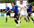 Bild: Herrmann
Marcel Müller (am Ball), einer der Torschützen der SpVgg Landshut, hat im Laufduell gegen die Etzenrichter Max und Jannik Herrmann die Nase vorne.
