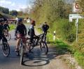 Archivbild: H. Seitz
Die Verantwortlichen von Frankenpfalz informieren sich über die Beschilderung von Mountainbike- und Gravel-Touren. Für 2026 ist ein Fahrrad-Gravel-Event in Betzenstein geplant.