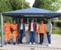 Bild: Nico Wiesend, Stadt Tirschenreuth
Sebastian Rosnitschek (von rechts), Reinhard Legat, Lukas Üblacker, Franz Stahl, Lena Hottner und Karl Bayreuther freuen sich über den neuen Pavillon.