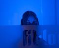Bild: Franka Eichl
Unsere Reporterin steht beim eisigen Sauna-Test in der Kältekammer.
