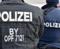 Symbolbild: Petra Hartl
Ein Mopedfahrer ohne Helm flüchtet bei Wiesau vor der Polizei über Felder. Er wird gestoppt und angezeigt.