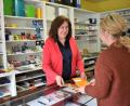 Bild: rgr
44 Jahre lang stand die "Gradl Petra" in ihrem Spiel- und Schreibwarengeschäft in Grafenwöhr, um für ihre Kundinnen und Kunden da zu sein.