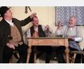 Symbolbild: Tobias Schwarzmeier
Die Zeichen stehen gut nach den Finanzierungszusagen aus Kemnath und Weiden sowie den Landkreisen Tirschenreuth und jetzt auch Neustadt für eine Fortführung der reichhaltigen Theatertradition in der Region auch über die Insolvenz des Landestheaters hinaus. Leider nicht mehr dabei ist der mittlerweile verstorbene Christian Höllerer (rechts).