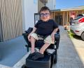 Bild: Petra Hartl
Überwältigt von der Spendenbereitschaft hilfsbereiter Menschen: Luca aus Amberg, der Glasknochen hat und auf den Rollstuhl angewiesen ist. Der 17-Jährige hofft, dass über Crowdfunding ein rollstuhlgerechtes Familienauto finanziert werden kann.