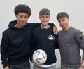 Bild: ama
Kenny Bimai, Jonas Germershausen und Paul Gsell (von links) kicken bei der SpVgg Bayreuth. Ihre Heimatvereine sind der SV Hahnbach, FV Vilseck und der ASV Michelfeld.