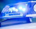 Bild: Lino Mirgeler/dpa
In Waldsassen stellt die Polizei Waffen und Feuerwerkskörper sicher. Ein 22-Jähriger wird angezeigt.