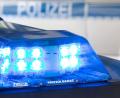 Symbolbild: Friso Gentsch/dpa
Ein unbekannter Fahrer beschädigt in Waldsassen eine Säule an einer Gartenmauer. Der Schaden wird auf 1.500 Euro geschätzt.