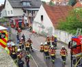 Bild: bl
Dire Feuerwehr Nabburg hat die Lage schnell im Griff. Bei dem Brand in dem kleinen Nebengebäude des leerstehenden Anwesens war auch ein Atemschutzträger im Einsatz.