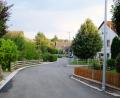 Bild: do
Neue Abwasserkanäle und Wasserleitungen und anschließend eine neue Fahrbahndecke: Die Generalsanierung im Bereich der Forststraße und der Zuwege in Oberbibrach ist abgeschlossen. Für die restliche Abfinanzierung sind im Gemeindehaushalt 2025 330.000 Euro eingestellt.