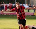 Bild: Dieter Jaeschke
Derby-Jubel: Nico Argauer war mit zwei Treffern einer der Matchwinner beim SC Luhe-Wildenau. Mit 3:0 wurde der Lokalrivale SV Etzenricht am Mittwochabend niedergerungen.