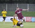 Bild: Hubert Ziegler
Der FC Amberg (gelbe Trikots) besiegte am Freitagabend den FC Weiden-Ost mit 2:1 – auch dank dem Tor von Spielertrainer Mario Zitzmann.