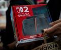 Bild: Louise Delmotte/AP/dpa
Bei der Switch 2 gibt es zum Teil immer noch Engpässe und Wartezeiten. (Archivbild)