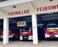 Bild: Gabi Schönberger
Die Feuerwehr in Neustadt steht bereit, um im Notfall schnellstmöglich auszurücken. Ein Problem dabei ist, dass sich die Einsatzfahrzeuge mit den Autos der ankommenden Feuerwehrleute aktuell in die Quere kommen. Das ist aber nur ein Grund, warum die Tage der Feuerwache an dem Standort wohl gezählt sind.