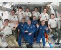 Bild: Uncredited/NASA and SpaceX/AP/dpa
Die neu angekommene „Crew 11“ (in den blauen Anzügen) besteht aus dem Japaner Kimiya Yui (r-l), Zena Cardman und Mike Fincke (beide USA) sowie Oleg Platonow aus Russland.