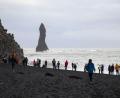 Archivbild: Steffen Trumpf/dpa
Am Strand Reynisfjara kam es am Wochenende zu einem tragischen Unglück.