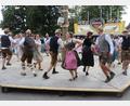 Bild: er
Die vielen Tanzproben haben Früchte getragen. Voller Elan legen die 13 Sorghofer Kirwapaare gepflegte Tanzschritte zu Polka, Walzer und Boarischen auf den Tanzboden.