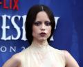 Bild: Fred Duval/SOPA Images via ZUMA Press Wire/dpa
Jenna Ortega bei der Weltpremiere von „Wednesday“ in London. (Archivbild)