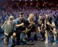 Archivbild: Daniel Raps/exb
Die Troglauer um Frontmann Thomas "Domml" Wöhrl (Mitte) werden beim Heimatfest am Freitagabend den Besuchern einheizen. Auch hier ist der Eintritt frei. Das Bild zeigt die Band bei einem Auftritt auf einem Kreuzfahrtschiff.