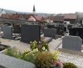 Archivbild: Gertraud Portner
Auf den Friedhöfen in Schönsee (Bild) und Gaisthal sind wiederholt Blumen und Blumenschmuck von Gräbern verschwunden