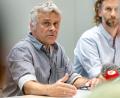 Bild: Daniel Karmann/dpa
Der Direktor des Nürnberger Tiergartens, Dag Encke, hat nach der Tötung von Pavianen Morddrohungen erhalten. Rechts neben ihm sitzt sein Stellvertreter Jörg Beckmann. (Archivbild)
