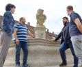Bild: mfh
Die verantwortlichen Begleiter der Sanierung des Löwenbrunnens in Sulzbach-Rosenberg freuen sich über das abgeschlossene Projekt (von links): Christine Schaller-Kokesch (Planung und Projektsteuerung), Martin Remer (Installation und Verrohrung, Stadtwerke), Bürgermeister Stefan Frank und Matthias Seitz (Stadtbaumeister).