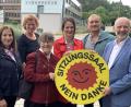 Bild: Michael Bihler
Jasmin Hartinger, Bettina Bihler, Lucia Mois, Christina Bauer, Matthias Raab und Kurt Mieschala (von links) wollen die Pläne für einen neuen Sitzungssaal am Landratsamt Schwandorf zu Fall bringen.