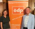 Bild: Christoph Zollbrecht
ÖDP-Landratskandidatin Marianne Badura mit ihrem Bruder Franz Badura, der 3. Bürgermeister von Amberg ist.