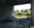 Bild: Thorsten Schreiber
Vom Storchenpavillon im östlichen Teil des Fischhofparks stehen weiterhin nur noch die abgebrannten Reste. Die Wände und Sitzbänke aus solidem Lärchen- und Eichenholz sind völlig verkohlt, ebenso die Bodenbretter.