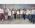 Bild: Stephanie Vetter
Treue Mitarbeiterinnen und Mitarbeiter ehrte das Möbelhaus Gleißner. Von links Manfred Göhl, Johann Kulzer, Liselotte Kulzer, Jörg Kulzer, Roland Häckl sen., Sybille Mirus, Maria Bergmann, Iris Bartsch, Johanna Stief, Marco Sommer, Thomas Härtl, Daniela Hoyer, Markus Mayer, Wolfgang Horn und Herbert Plank.