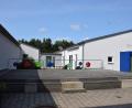 Bild: fla
Zwischen Grundschule (links) und Kindertagesstätte (rechts) soll eine Mensa gebaut werden, die von beiden Einrichtungen genutzt werden soll.