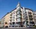 Bild: Annette Riedl/dpa-Zentralbild/ZB
Hinrich Ballers Architektur ist eigenwillig und fällt auf - ein Beispiel ist das Torhaus am Fraenkelufer. (Archivfoto)