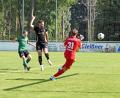 Bild: Gebert
Der vierfache Torschütze Anthony Hofweller (Mitte) schießt zum 5:1-Endstand für den FC Tirschenreuth ein. Die Mitterteicher Julian Enders (links) und Torwart Nico Magdeburg sind ohne Abwehrchance.