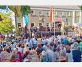 Bild: gz
Zahlreiche Zuschauer verfolgte die Verhandlung des "Königlich-Bayerischen Amtsgerichts" vor dem Rathaus in Eslarn.
