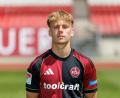 Bild: Daniel Karmann/dpa
Tim Janisch wurde in der vergangenen Saison in die erste Mannschaft des 1. FC Nürnberg befördert, heute ist er Stammspieler.
