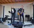 Bild: gi
Das Gitarren- und Gesangsduo „Tunes for Two“ gab sein erstes Gastspiel in Moosbach.