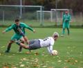 Archivbild: Dieter Jäschke
Eine Szene aus der vergangenen Saison: Ost-Spieler Max Wittmann (links) gewinnt den Zweikampf gegen einen Akteur der SpVgg SV II. Die beiden Weidener Derbys der Bezirksliga-Spielzeit 24/25 endeten 2:3 und 1:1 aus Sicht des FC-Ost.