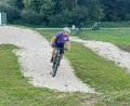 Bild: Moritz Koberstein
Mit Schwung geht ein Jugendlicher den Parcours des neuen Ammerthaler Dirtparks an.