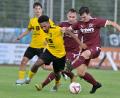 Bild: Hubert Ziegler
Jamario Carswell (links) und der FC Amberg dürfen sich bei den Sportfreunden Upo auf ein heißes Duell einstellen.