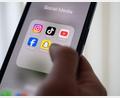 Bild: Alicia Windzio/dpa
Smartphones sind ständige Begleiter - auch bei vielen Kindern und Jugendlichen. (Symbolfoto)